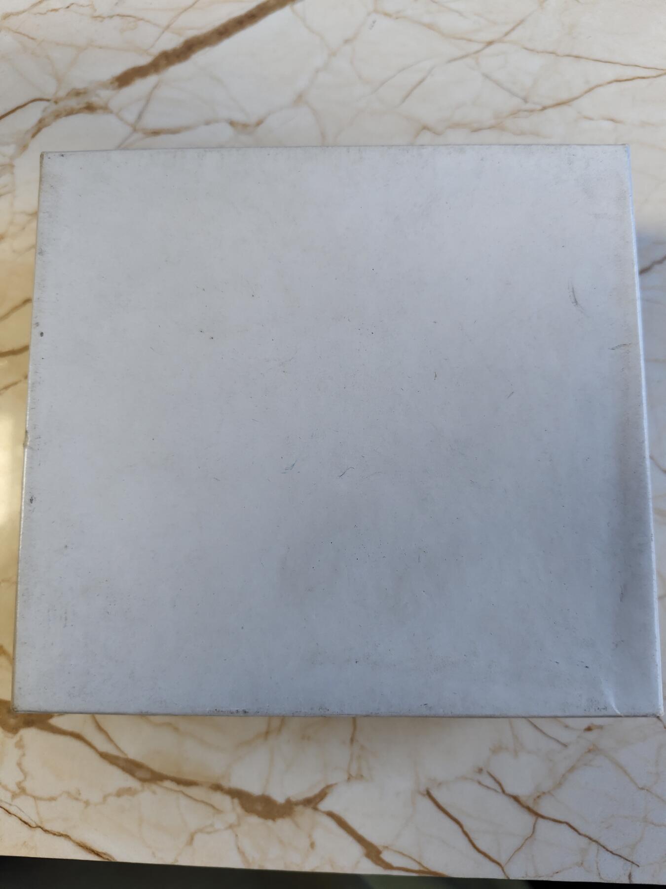 第180期拍卖【长期征集拍品】【北京币展专场】 新加坡2012年大熊猫凯凯和嘉嘉椭圆形彩色精制银币，999银，31.1克，发行10000枚