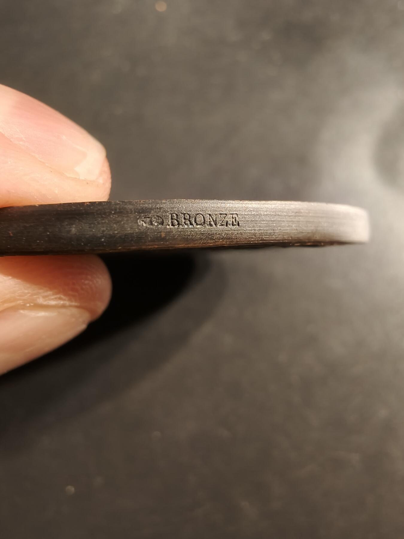 老王徽章第160期 法国1900世博会大铜章     原盒     大师夏普兰版本     直径64mm.    重量100.8g