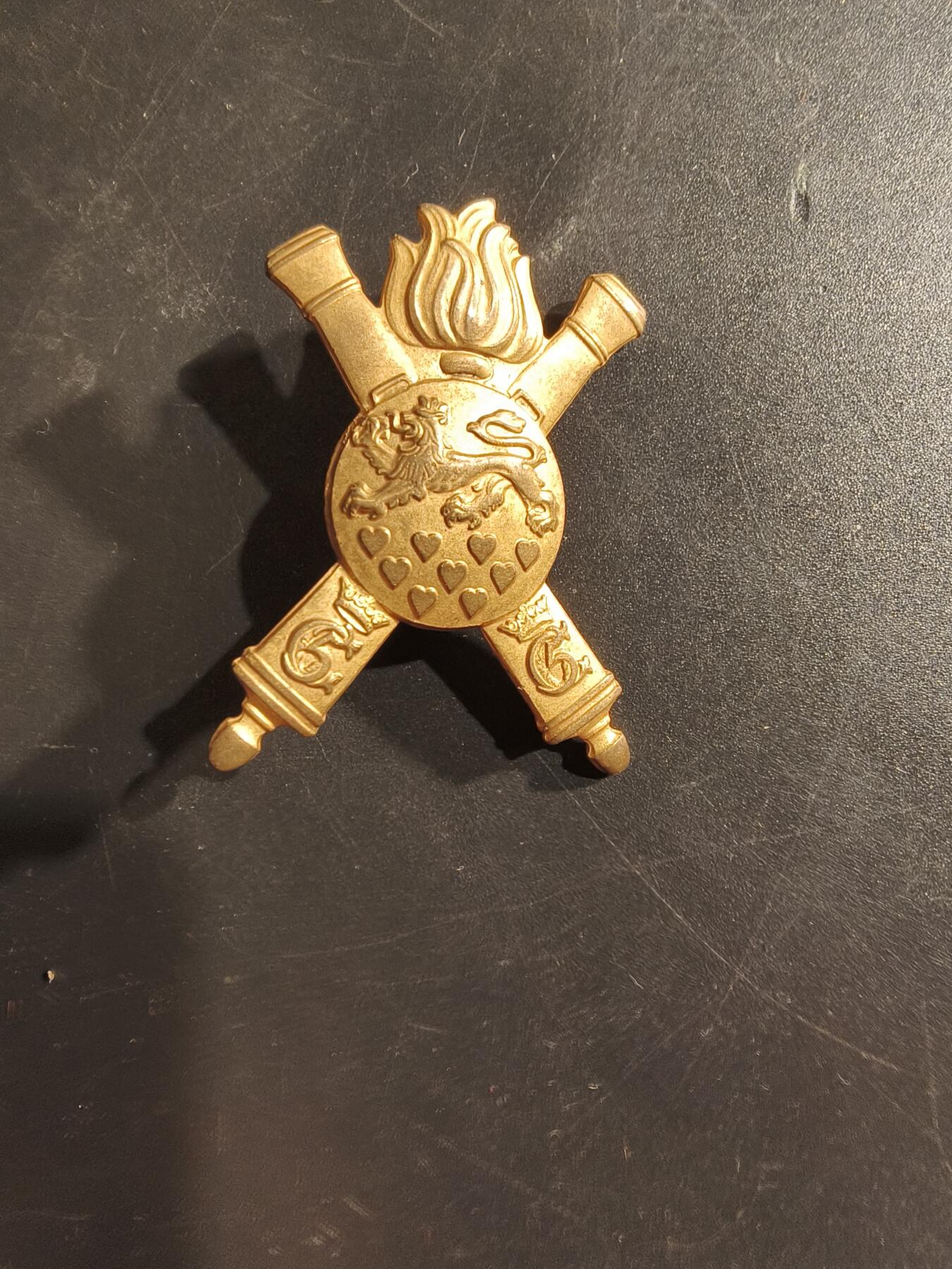 老王徽章第160期 丹麦皇家炮兵帽徽