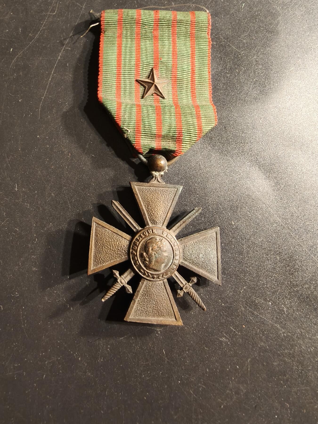 老王徽章第160期  法国1917版战争十字奖章    一颗铜星勋饰