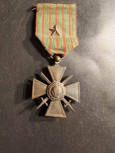 老王徽章第160期 -  法国1917版战争十字奖章    一颗铜星勋饰