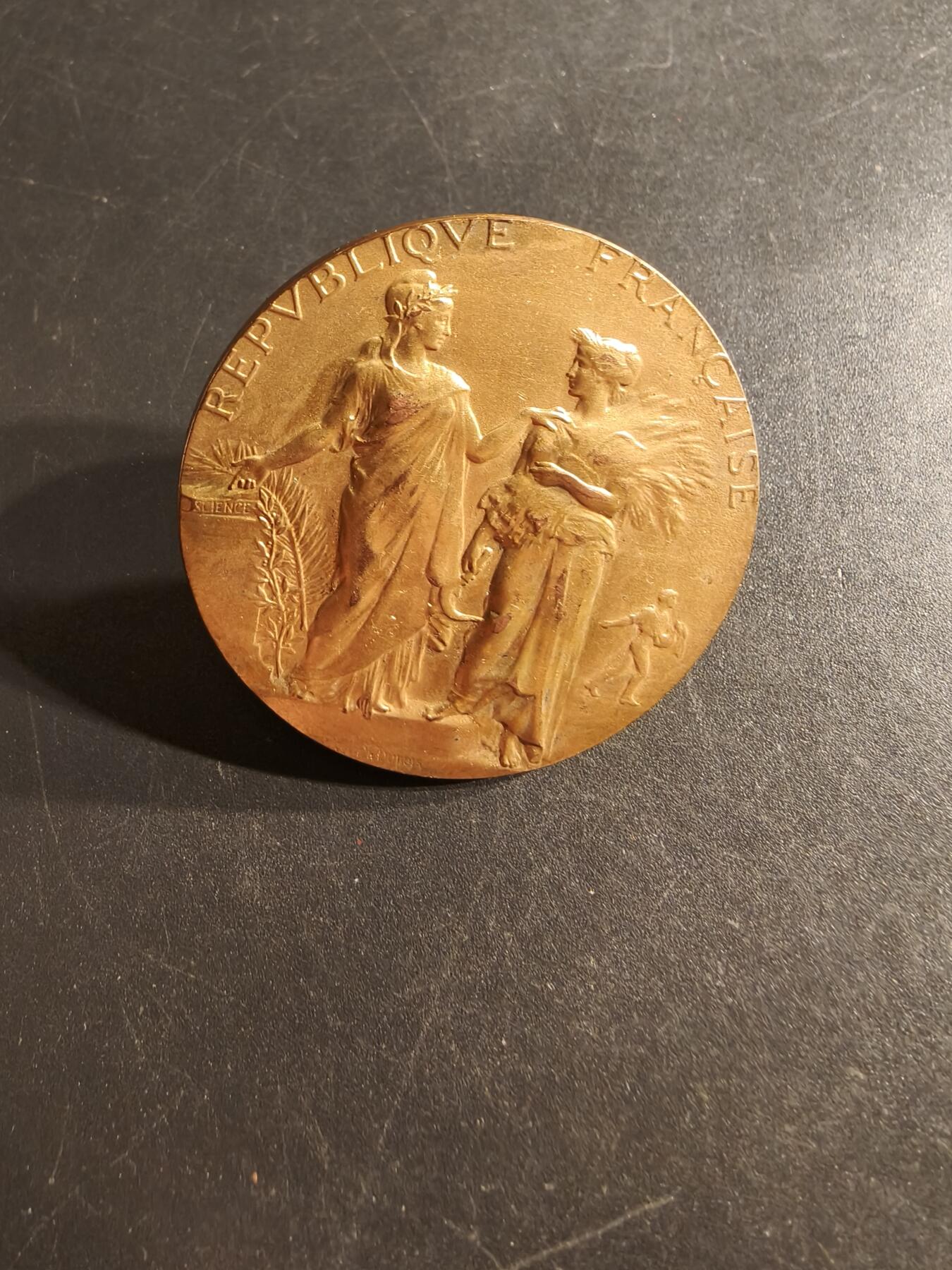 老王徽章第160期 法国农业竞赛单面镀金银章      950银镀金    亨利杜布瓦作品    直径41mm.    重量33.9g