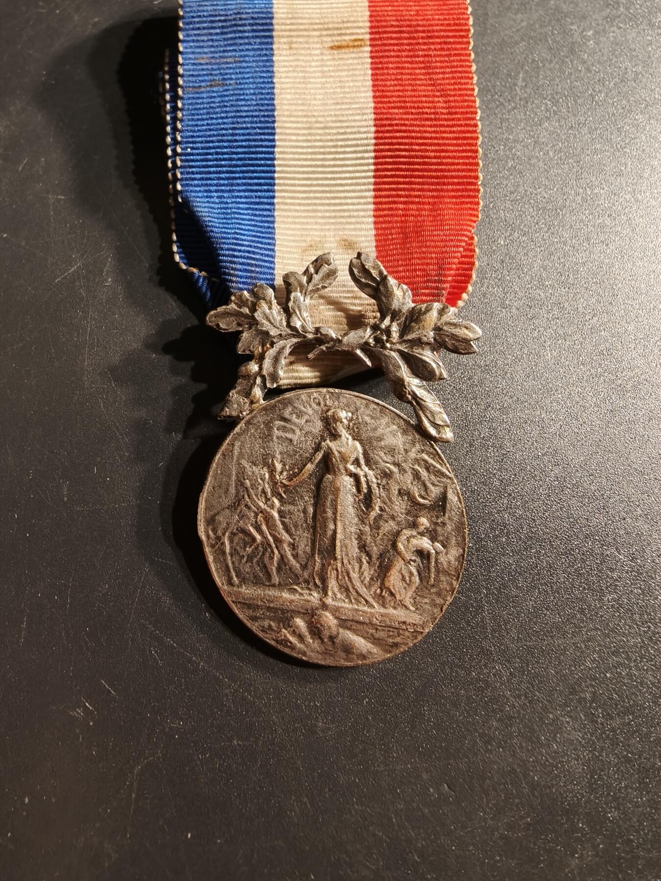 老王徽章第160期  法国银级内务部服役奖章    早期版