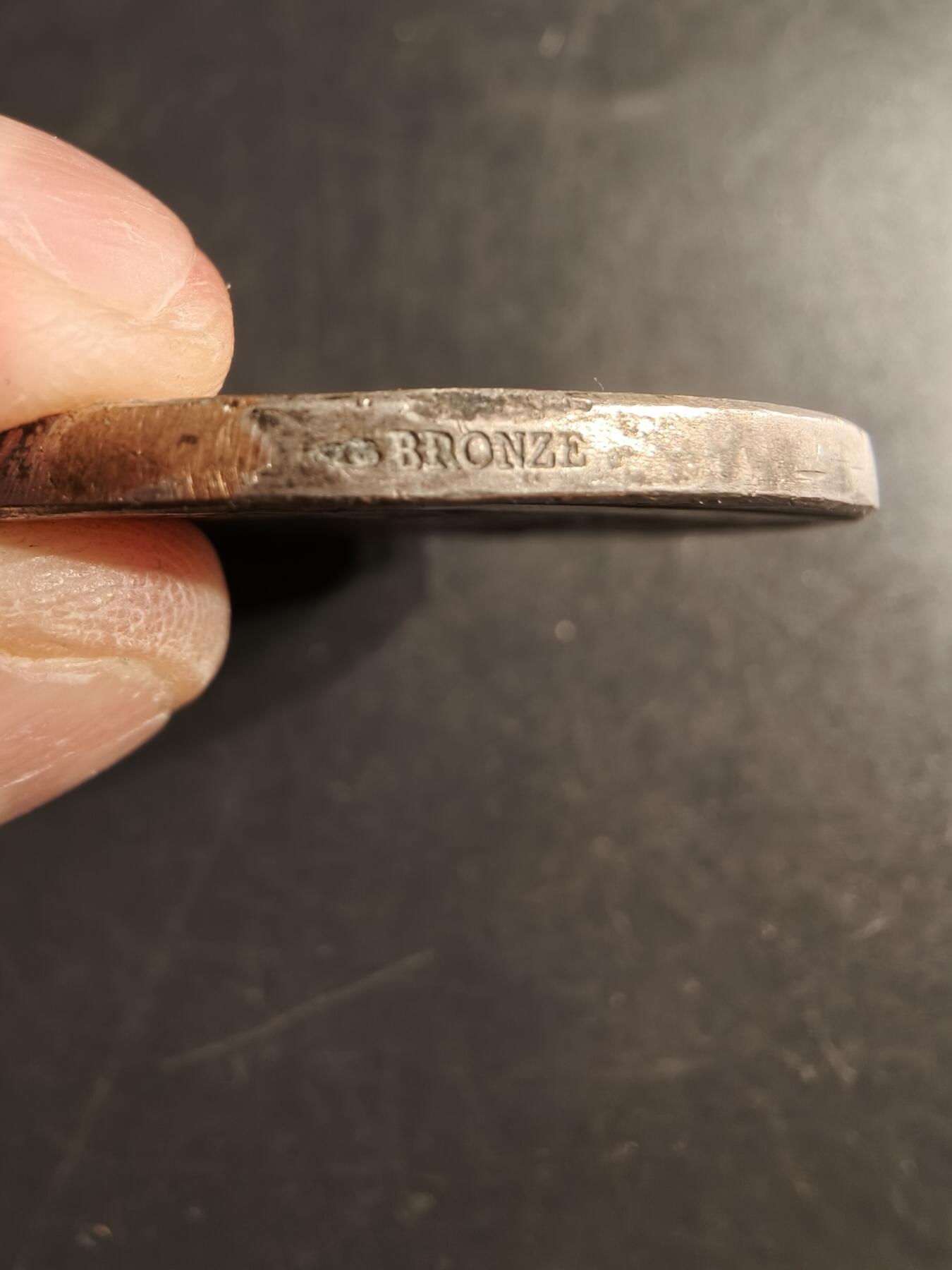 老王徽章第160期  法国迪耶普区农业协会镀银大铜章     直径50mm.   重量56.2g