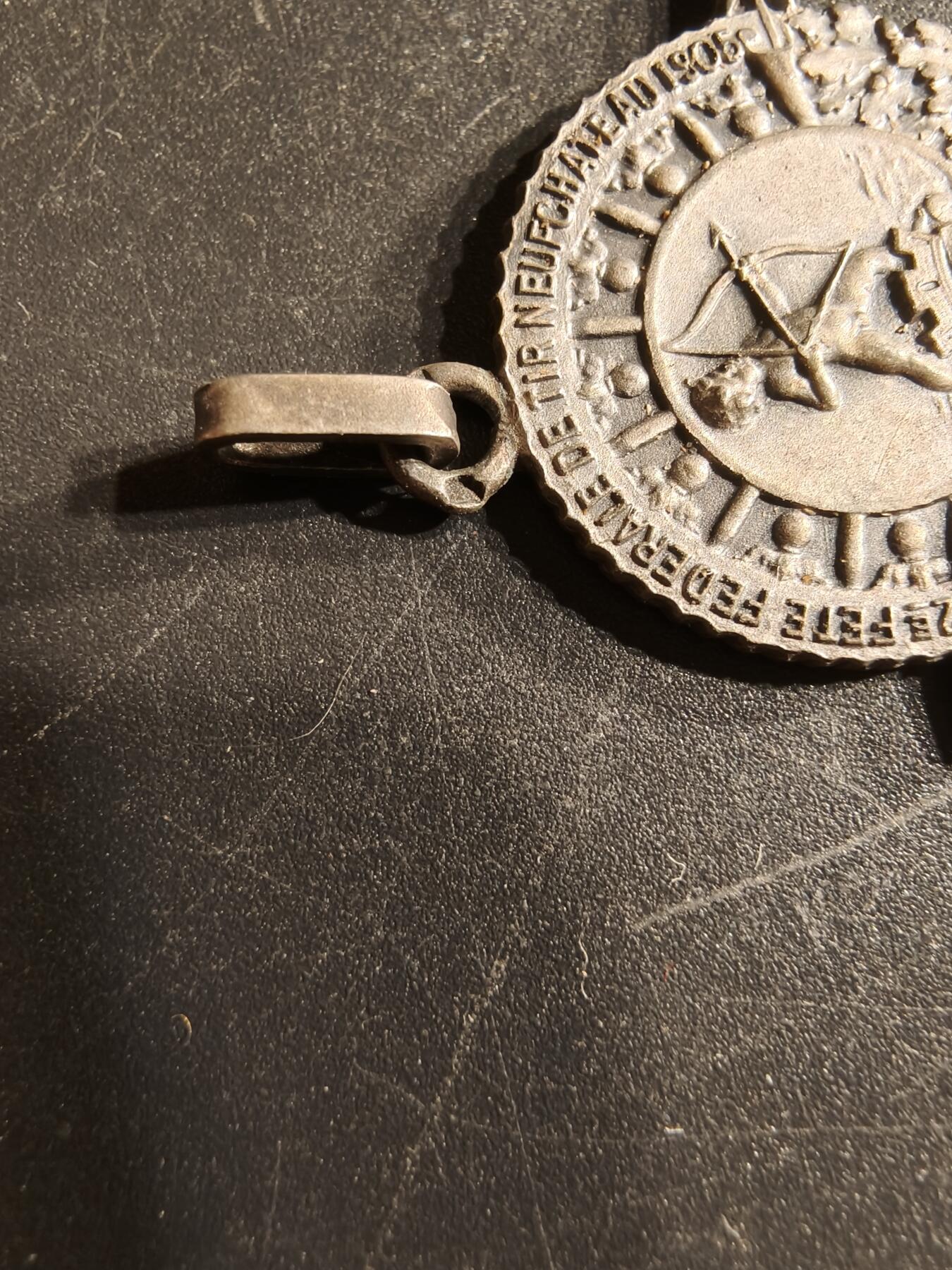 老王徽章第160期 法国射击节纪念章     银质5.6g