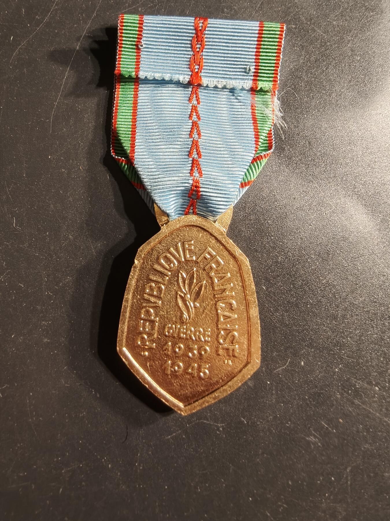 老王徽章第160期  法国二战纪念章