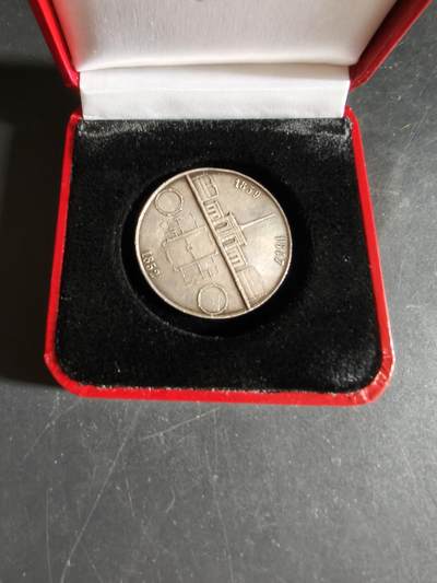 老王徽章第160期 -  法国中央氢气照明公司银质代章     带盒子    950银     直径37mm.   重量21.6g