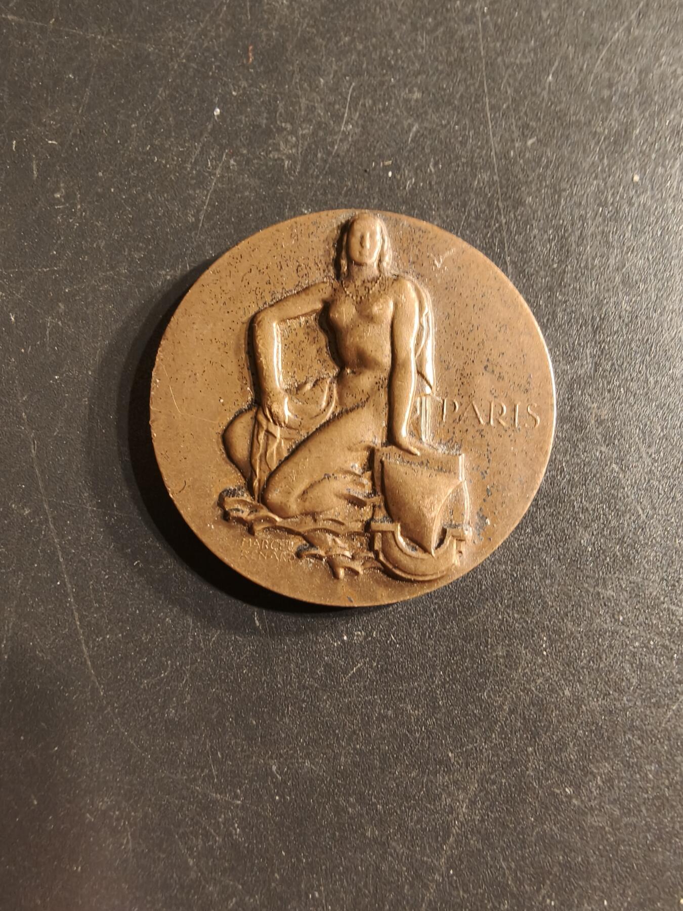 老王徽章第160期 法国巴黎大铜章     直径32mm.   重量16.7g