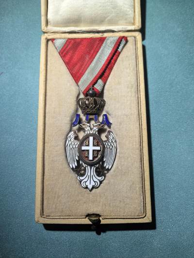 盛世勋华——号角文化勋章邮票专场拍卖第286期 - 南斯拉夫王国四级白鹰勋章  原盒 相当少见 盒子带法国阿图尔·贝特朗厂标