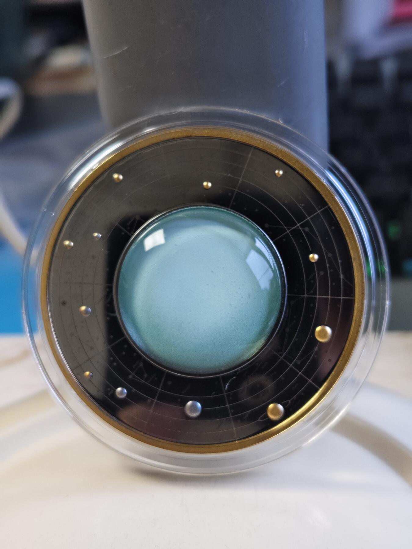 第180期拍卖【长期征集拍品】【北京币展专场】 喀麦隆2021年太阳系系列天王星钌化镀金彩印银币，有氧化，17.5克，999银，发行555枚