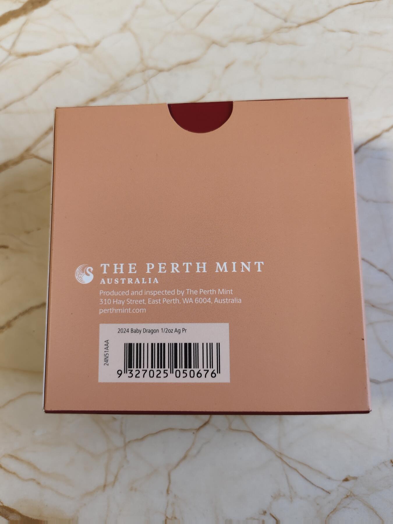 第180期拍卖【长期征集拍品】【北京币展专场】 图瓦卢2024年中国生肖龙宝宝半盎司彩色纪念银币，9999银，15.5克，发行7150枚