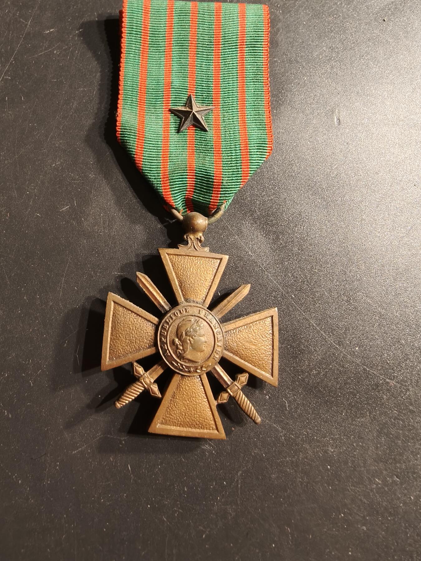老王徽章第160期  法国1918版战争十字奖章    一颗铜星勋饰