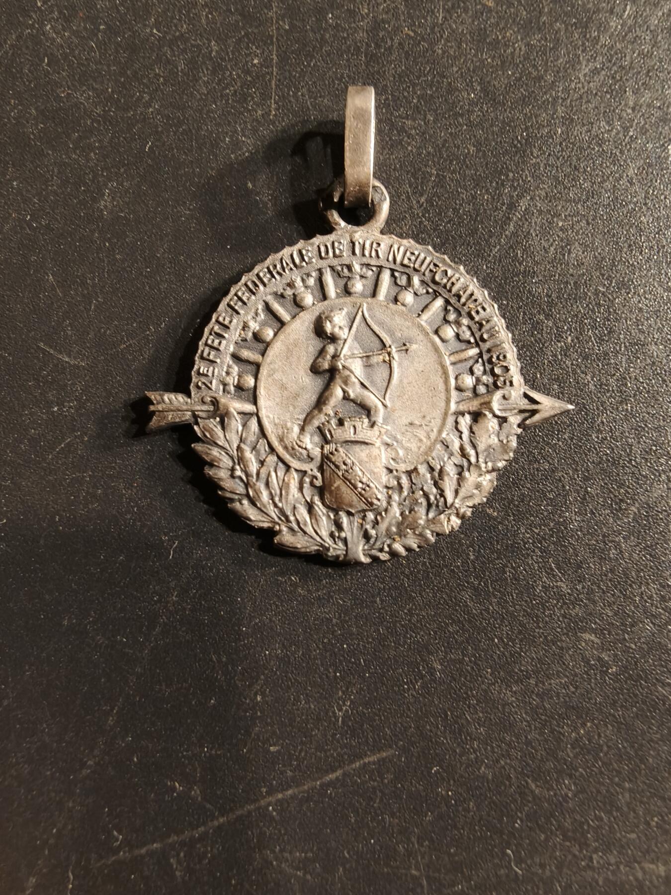 老王徽章第160期 法国射击节纪念章     银质5.6g