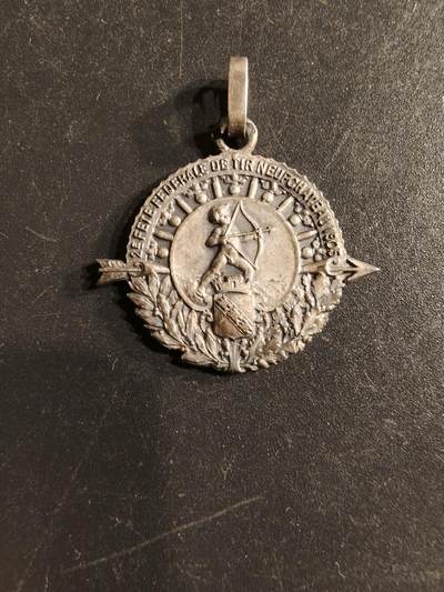 老王徽章第160期 - 法国射击节纪念章     银质5.6g