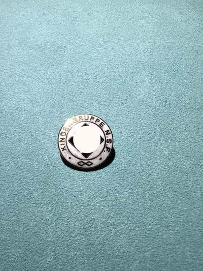 盛世勋华——号角文化勋章邮票专场拍卖第286期 - 德国（1939）NS妇女协会（NSF）儿童团证章 带厂标 极为少见