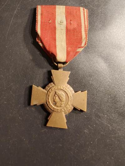 老王徽章第160期 -  法国战斗十字奖章     海外行动版