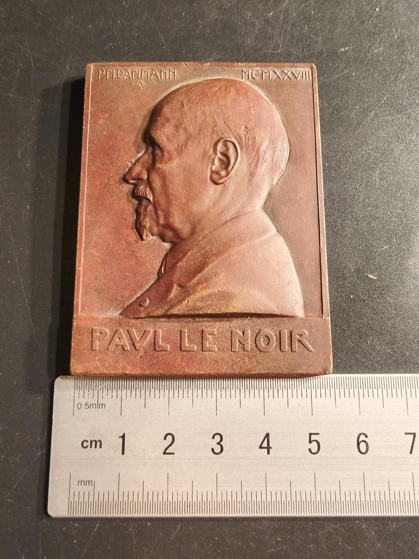 老王徽章第160期  法国1902-1926年圣安托万医院方形大铜章     尺寸50×70mm.    重量154.2g.    高浮雕 