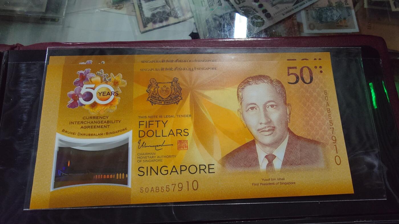 世界钱币～微拍第212期暨2025年第52期  部分库存清仓选号 2017年新加坡50元纪念钞 全新绝品无4尾号910