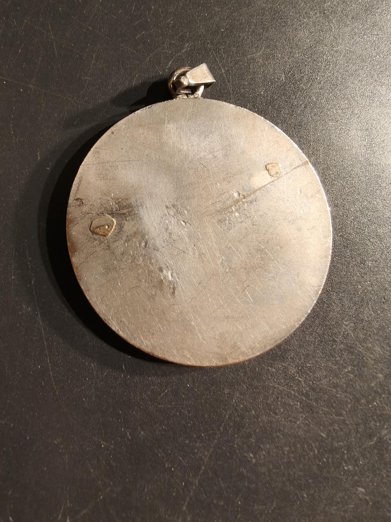 老王徽章第160期  法国牧童吹笛镀银大尺寸铜奖章     直径50mm.    重量48g