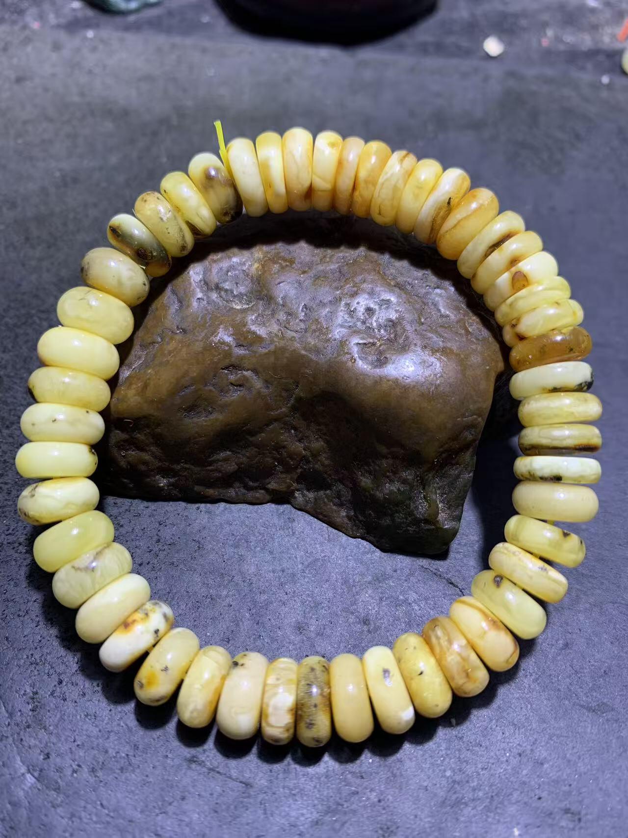 天然乌料蜜蜡隔片手串1条！！