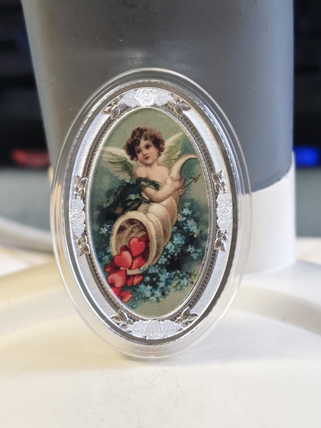 第180期拍卖【长期征集拍品】【北京币展专场】 喀麦隆2020年爱之天使彩印椭圆形精制纪念银币，999银，10克，发行999枚