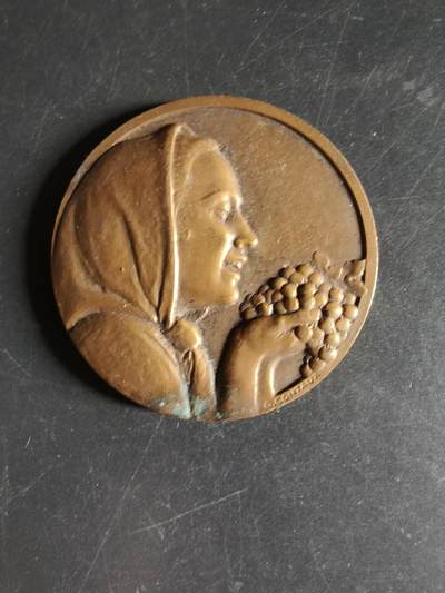 老王徽章第160期 - 法国全国葡萄酒、苹果酒、烈酒和利口酒批发贸易商工会大铜章       直径50mm.     重量62.7g