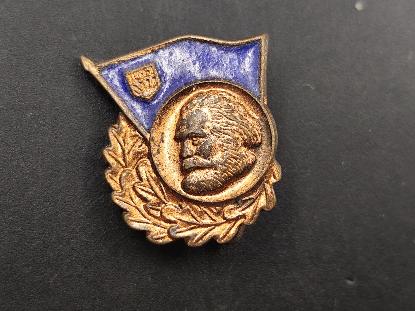 10月底 冲业绩 来一波精品证章场子 民主德国马克思证章