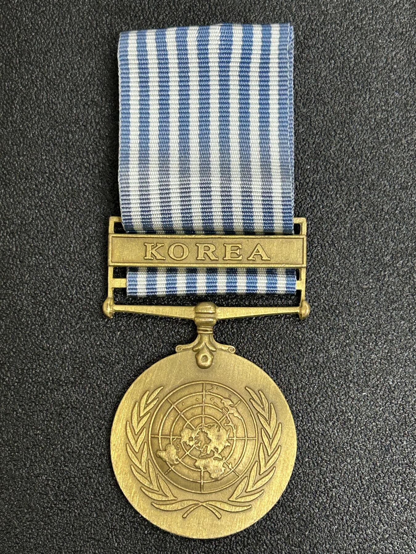 西秦中古拍卖第六十三期 不忘历史 联合国韩战奖章 少见荷兰语版