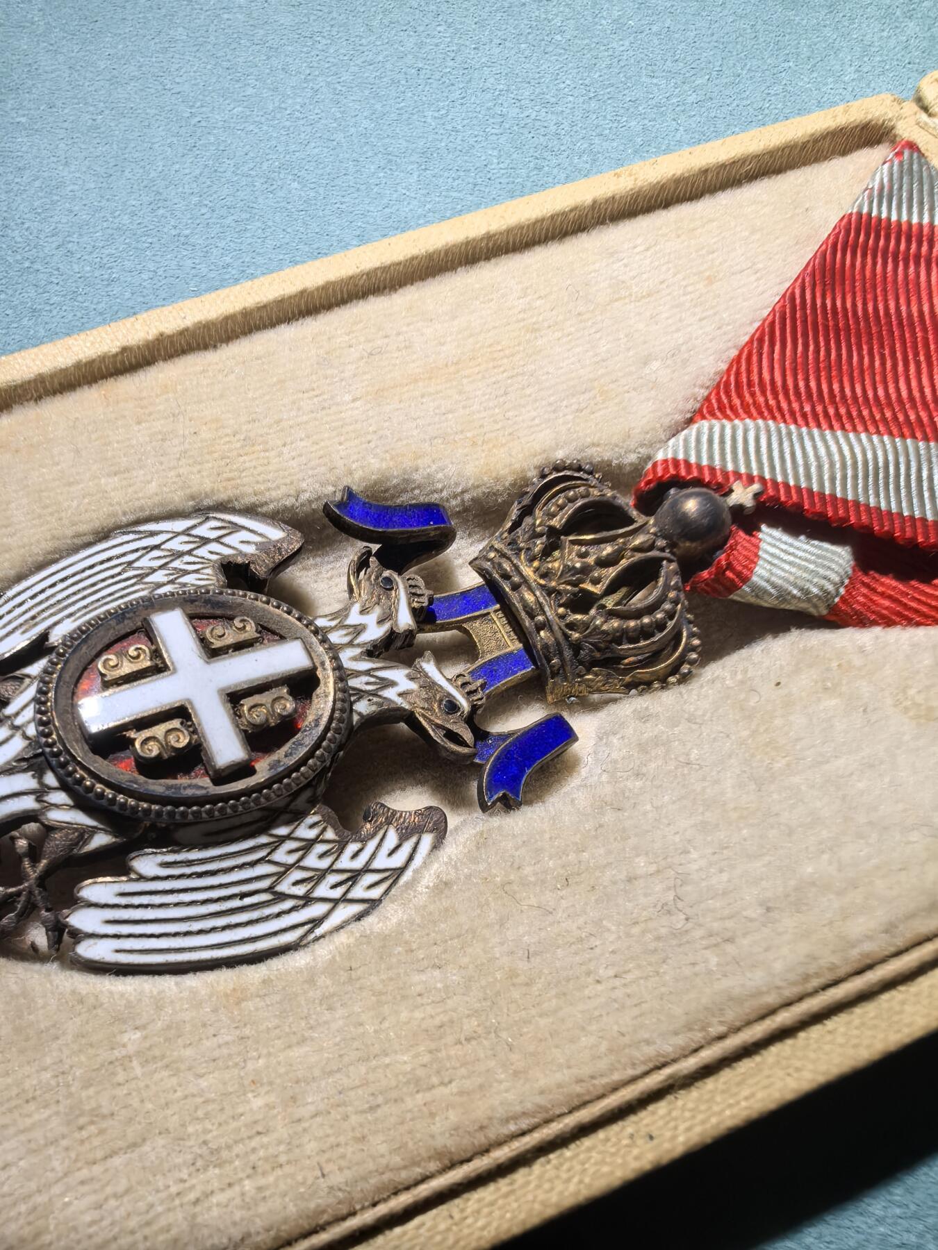 盛世勋华——号角文化勋章邮票专场拍卖第286期 南斯拉夫王国四级白鹰勋章  原盒 相当少见 盒子带法国阿图尔·贝特朗厂标