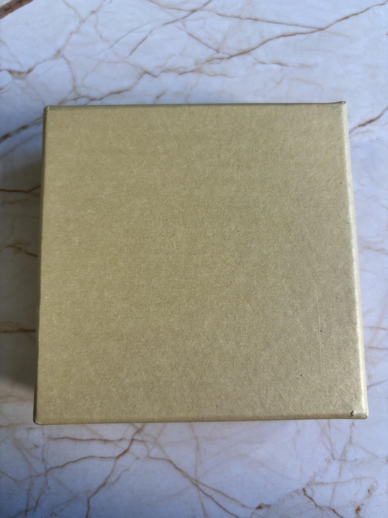 第180期拍卖【长期征集拍品】【北京币展专场】 库克2007年镶嵌布兰海姆陨石精制镀钯纪念银币，925银，25克，发行2500枚，塑料盒有裂痕，