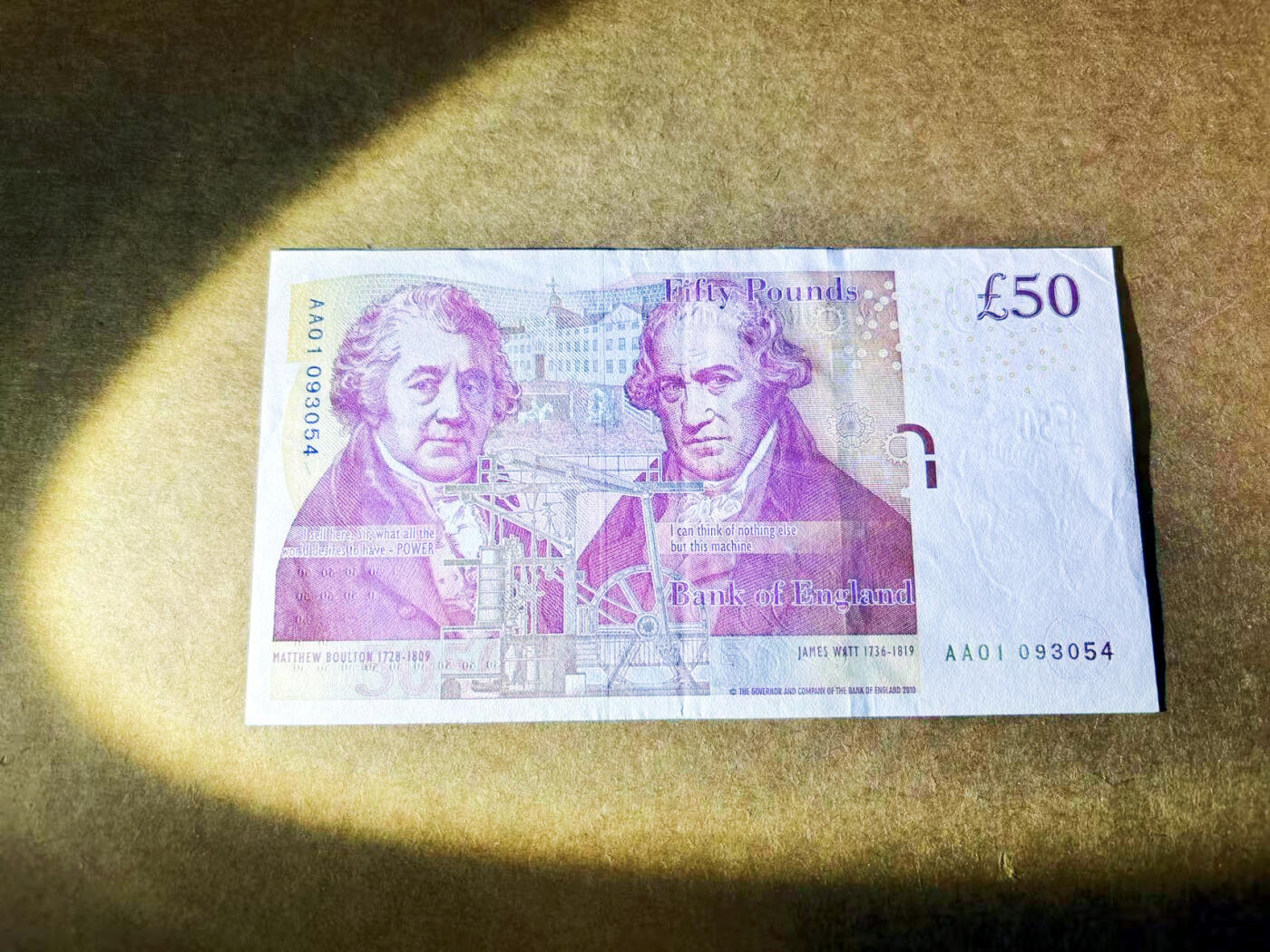 【Blue Auction】世界纸币精拍第745期——18级TOP拍卖/信誉/品质/专业/高效💫 【AA01首发冠】英国 2010年50镑 品相如图（上白边有小裂）