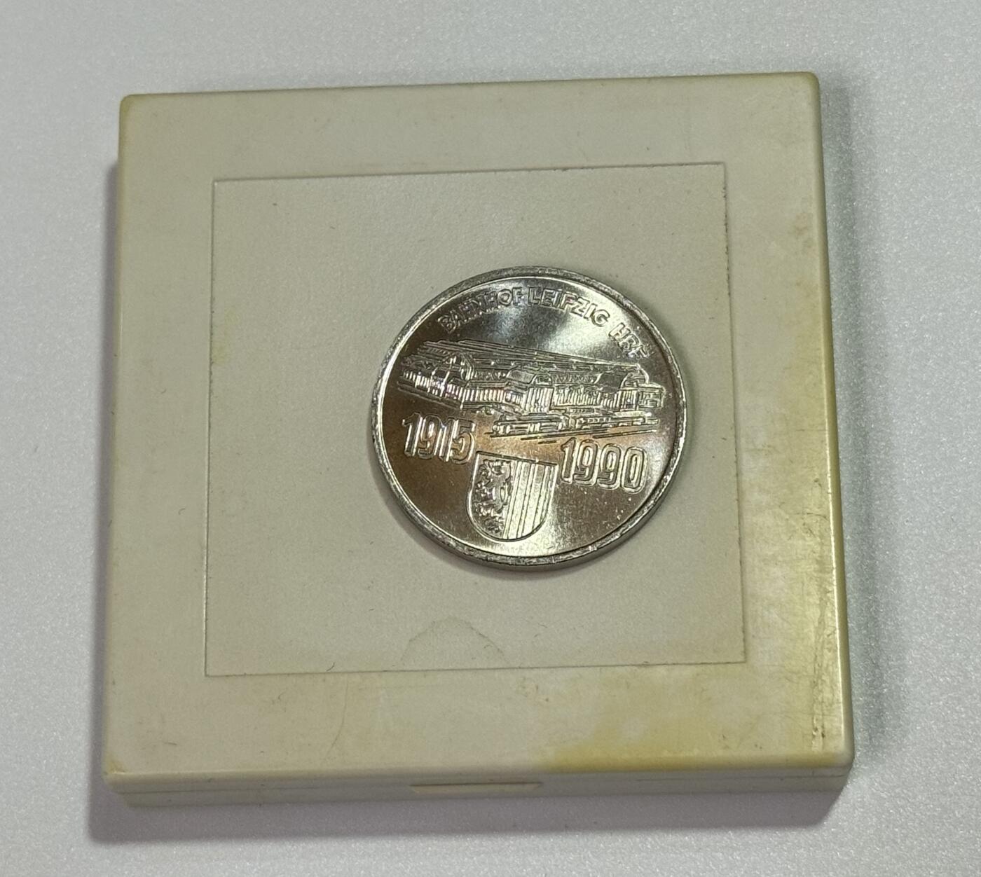 韵星假日精品2025秋季军品类拍卖会-- Rimey Holidays Boutique 2025 Autumn Militaria Sale 民主德国莱比锡火车站纪念章带原盒