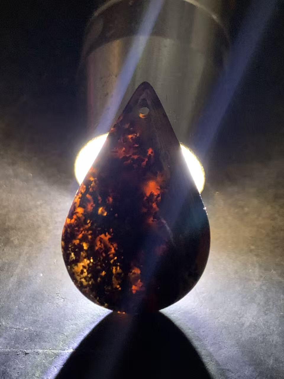 精美高玉化原皮草花纹战国红玛瑙吊坠一个，