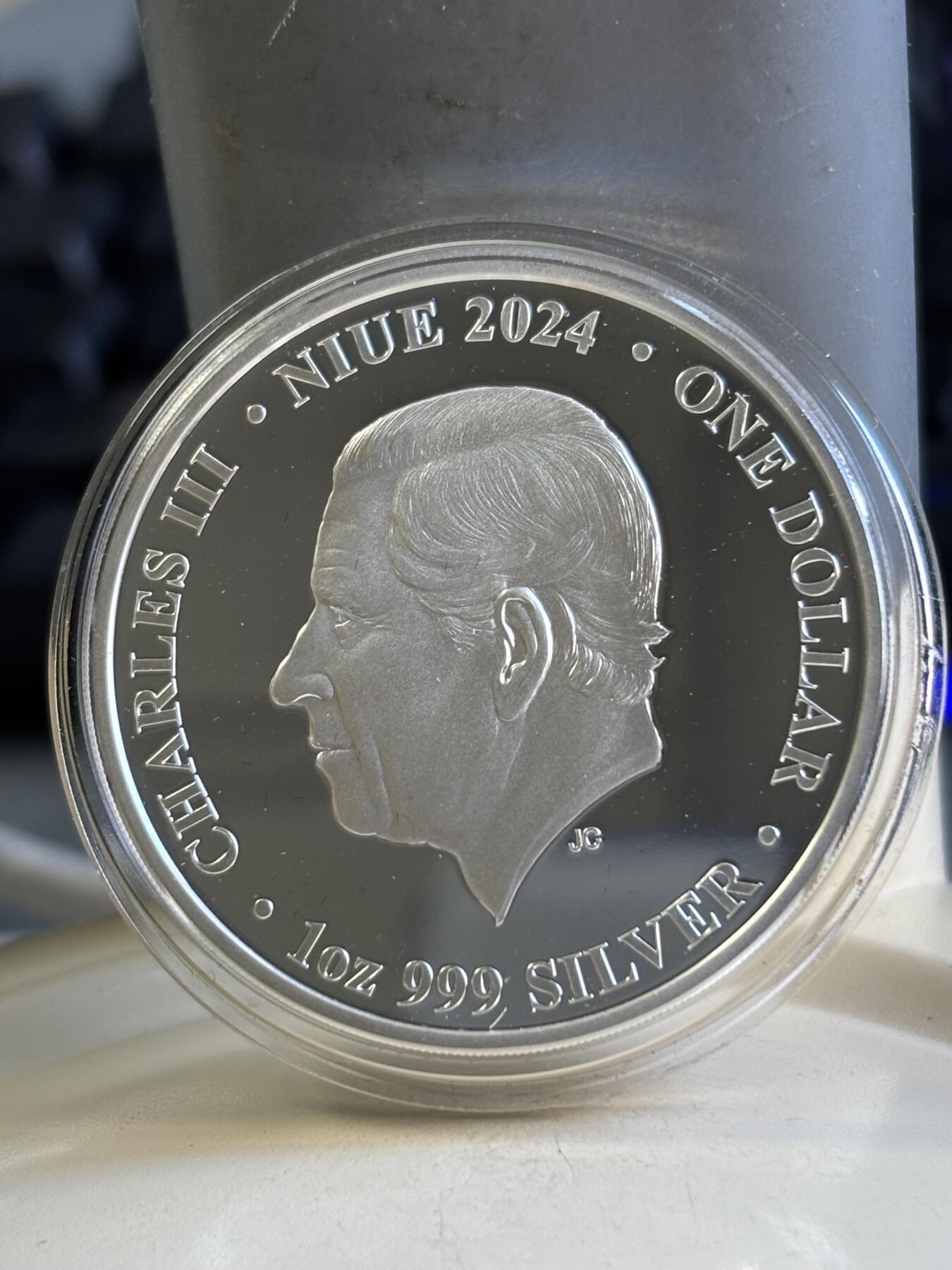 第180期拍卖【长期征集拍品】【北京币展专场】 纽埃2024年澳洲狗宝宝1盎司彩色精制纪念银币，9999银，发行1000枚