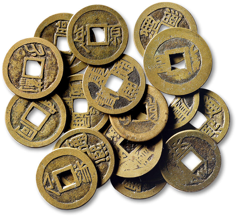 泓盛2025年秋季拍卖会 古泉 清钱一组十七枚，包括：（1）“康熙通宝”背满汉文“宁”“苏”“浙”“广”“河”“江”“昌”“陕”“宣”“原”“同”“东”“漳”“蓟”“福”“临”套子钱各一枚，直径约：27.4mm，其中“江”“陕”各有一处铸孔，一枚有裂；（2）“乾隆通宝”宝泉局小平一枚，直径：23.4mm，整体美品至极美品Lot4815～4841上海老藏家户出