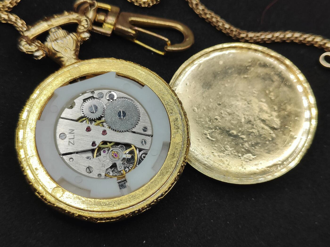 0元起拍勋章 第307期 咸鱼国勋章拍卖专场 11月5日（周三）下午6：00开始 朝鲜纪念怀表带盒 机械表 可运行