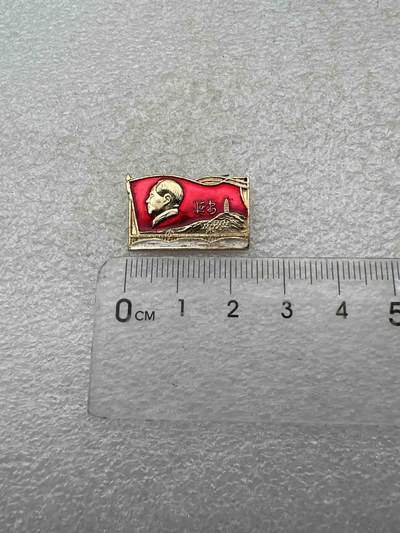 真品毛主席像章F - 真品像章纪念章F