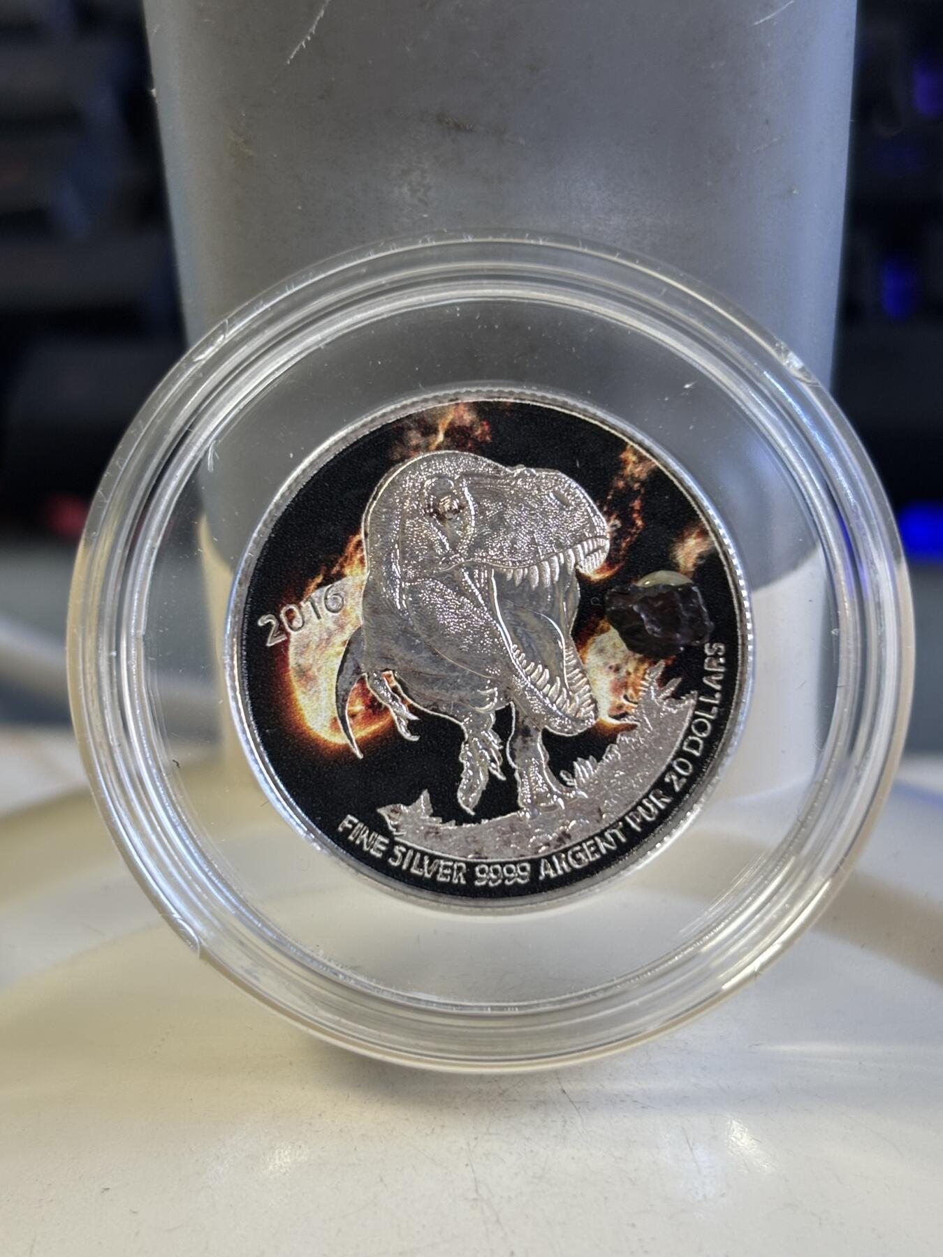 第180期拍卖【长期征集拍品】【北京币展专场】 加拿大2016年恐龙镶嵌陨石7.96克纪念银币，9999银，发行1000枚