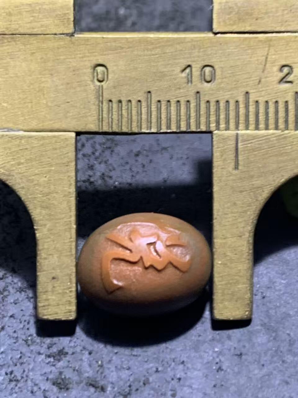 精美亚光风化纹战国红玛瑙手工雕刻悦字随形珠一颗