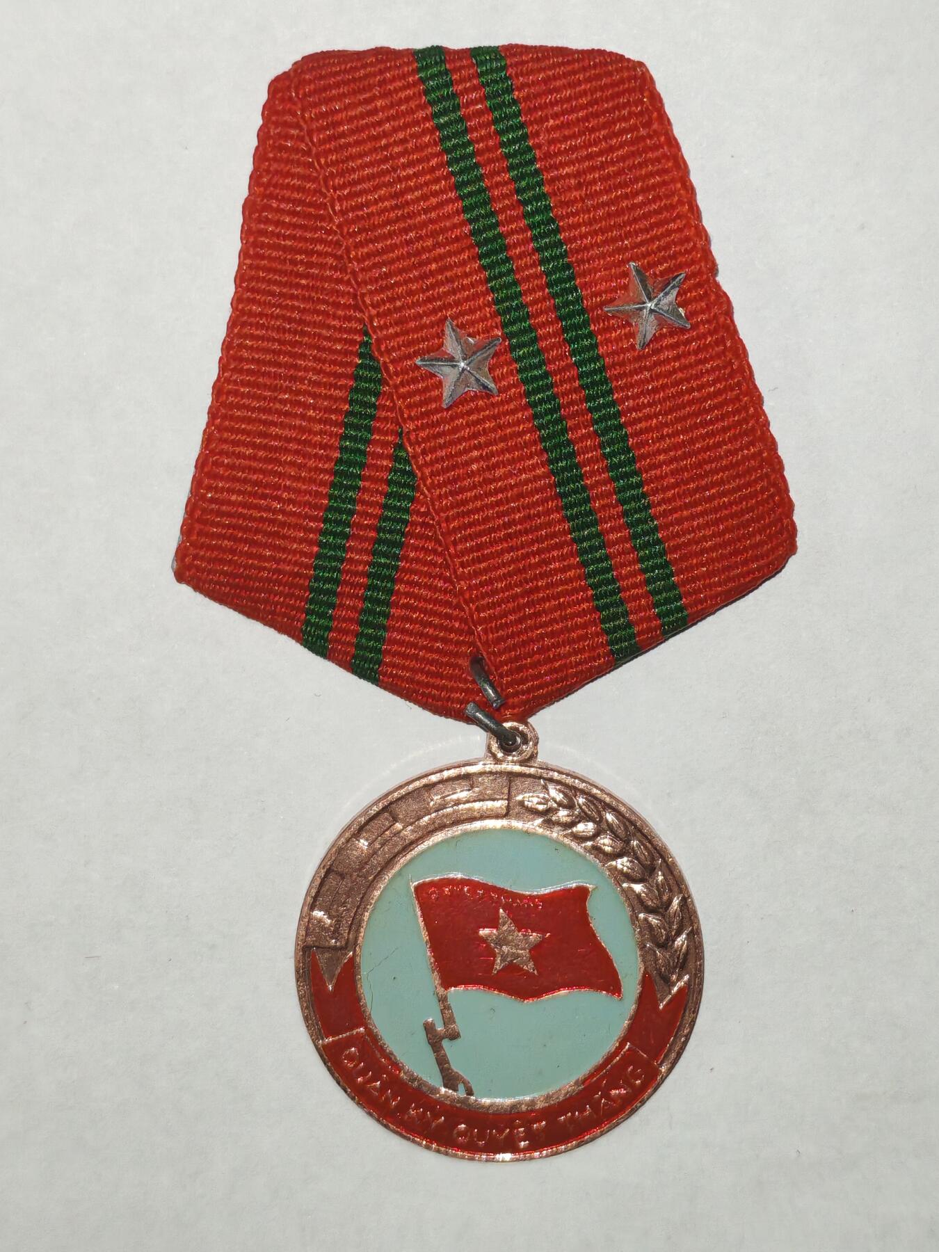 韵星假日精品2025秋季军品类拍卖会-- Rimey Holidays Boutique 2025 Autumn Militaria Sale 越南社会主义决胜军旗奖章