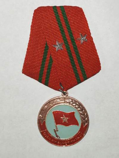 韵星假日精品2025秋季军品类拍卖会-- Rimey Holidays Boutique 2025 Autumn Militaria Sale - 越南社会主义决胜军旗奖章