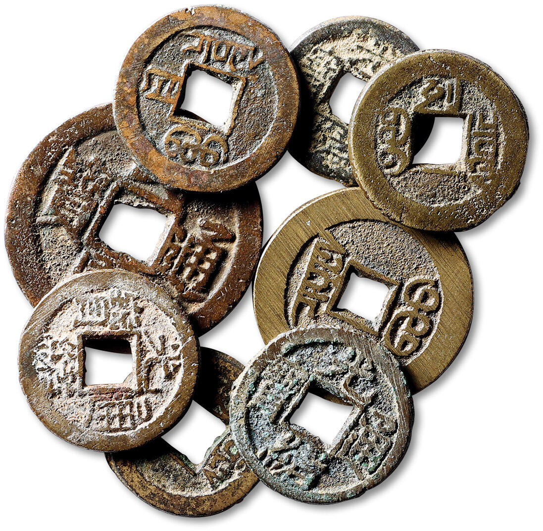 泓盛2025年秋季拍卖会 古泉 清末民国古钱一组八枚，内含“光绪通宝”背宝泉“宇”“宙”“日”“列”“往”“来”各一枚，“民国通宝”当十、“宣统通宝”大样各一枚，尺寸不一，上美至极美品