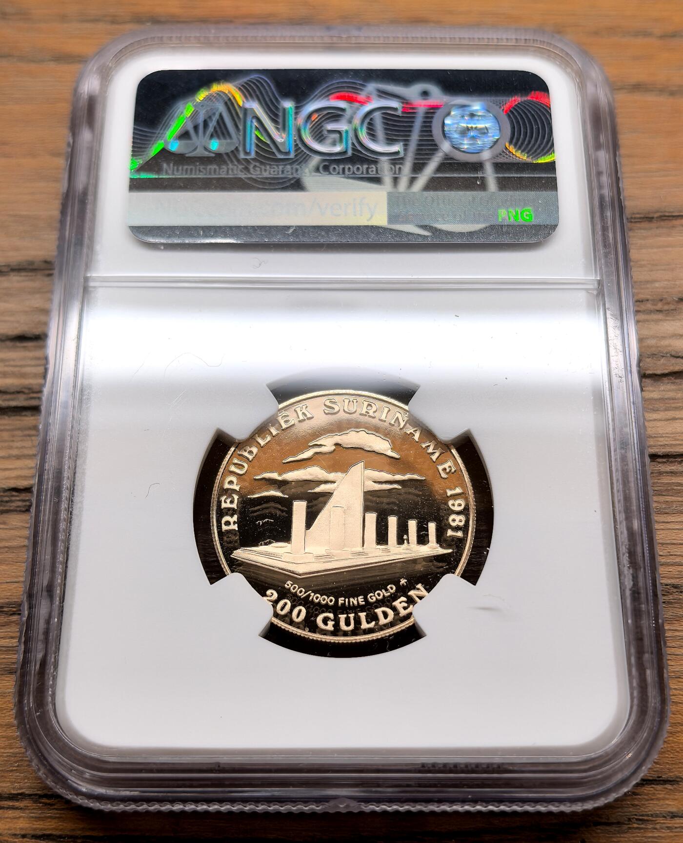 凡希社世界钱币微拍第三百十三期 1981苏里南独立纪念500G金币NGC-PF69UC，该国为数不多的金币品种之一，7.12g，500金。