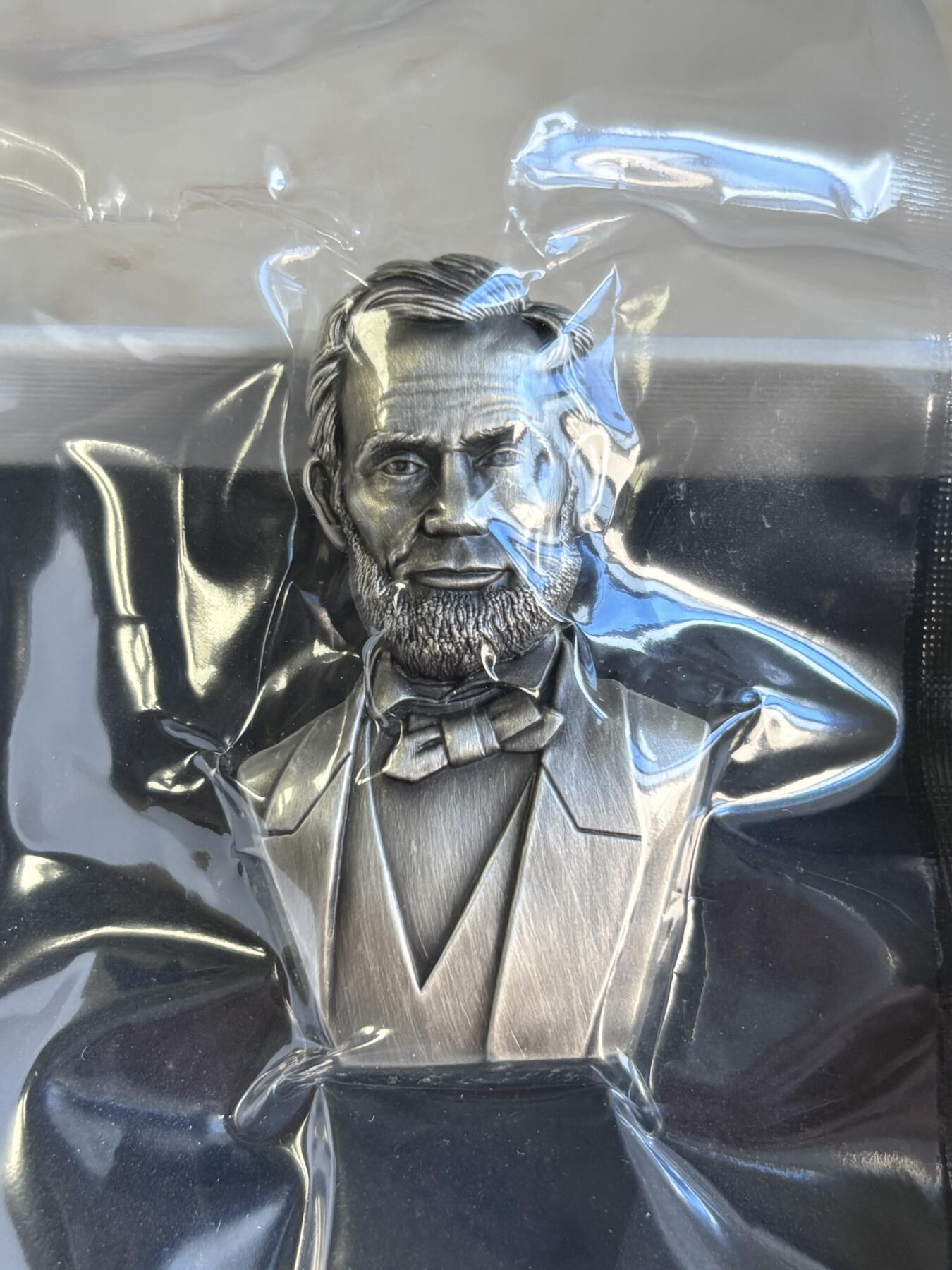 第180期拍卖【长期征集拍品】【北京币展专场】 乍得 2022 年美国第 16 任总统2盎司异形仿古银币，999银，发行364枚