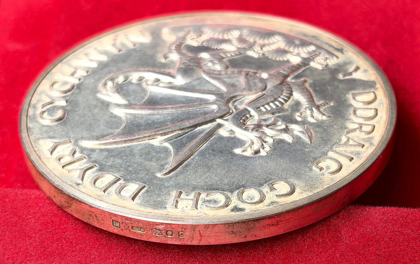 凡希社世界钱币微拍第三百十三期 1969英国查尔斯授勋纪念大银章UNC