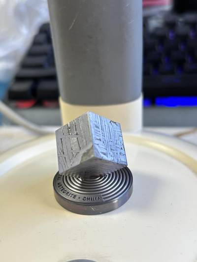 第180期拍卖【长期征集拍品】【北京币展专场】 - 加纳2022年中国阿勒泰陨石立方体陨石加1盎司银币，999银+中国阿勒泰陨石，发行量500枚，有氧化。