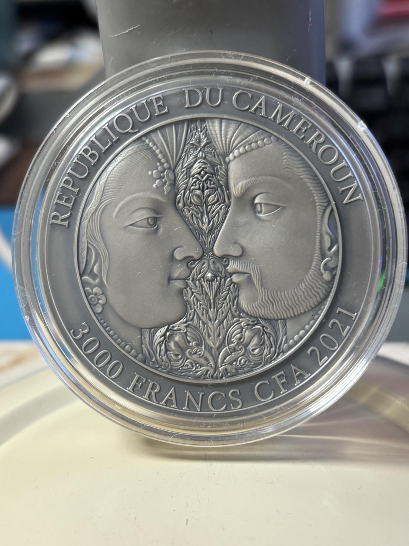 第180期拍卖【长期征集拍品】【北京币展专场】 喀麦隆2021年爱情系列爱经3盎司高浮雕仿古彩银币，999银，发行500枚