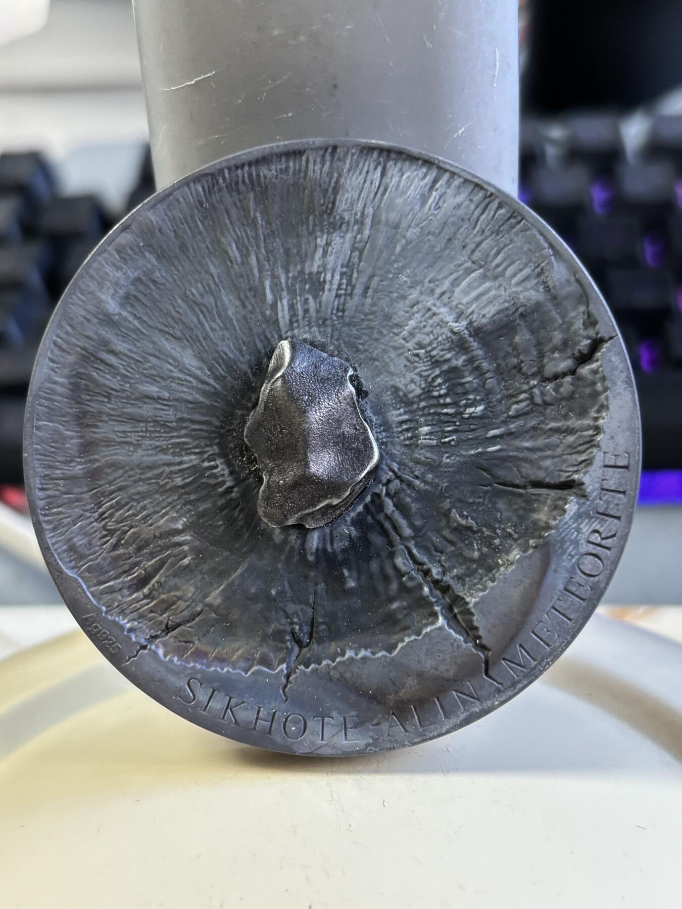 第180期拍卖【长期征集拍品】【北京币展专场】 乍得2015年陨石系列1阿林铁陨石5盎司高浮雕银币，999银，发行500枚