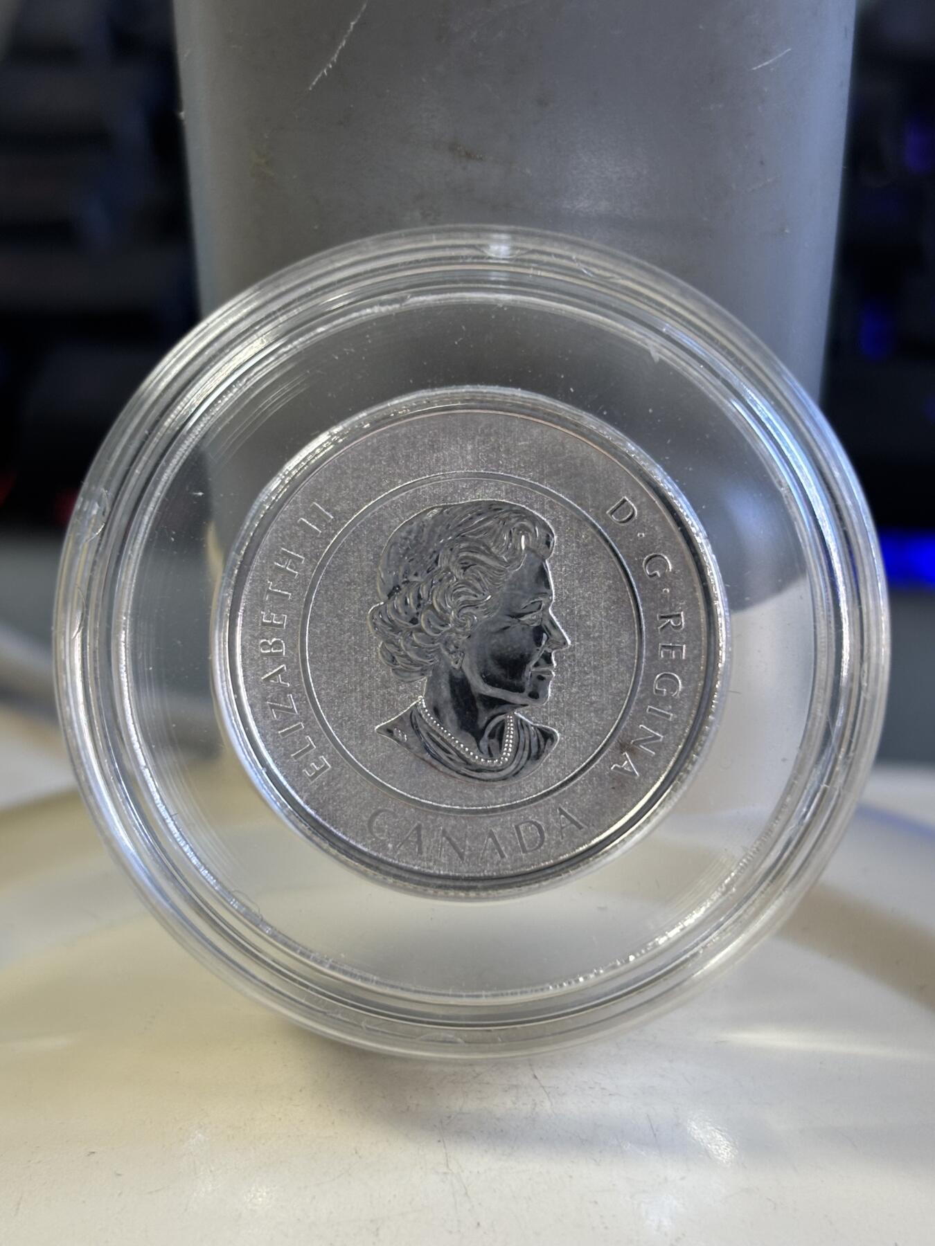 第180期拍卖【长期征集拍品】【北京币展专场】 加拿大2016年恐龙镶嵌陨石7.96克纪念银币，9999银，发行1000枚