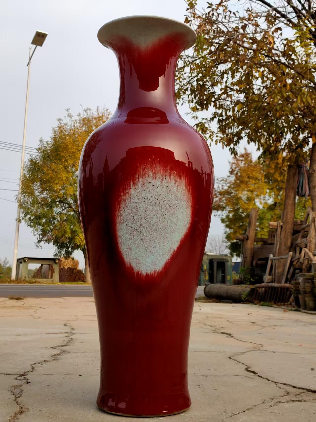 民国时期郎红釉大赏瓶  ，有少许磕碰